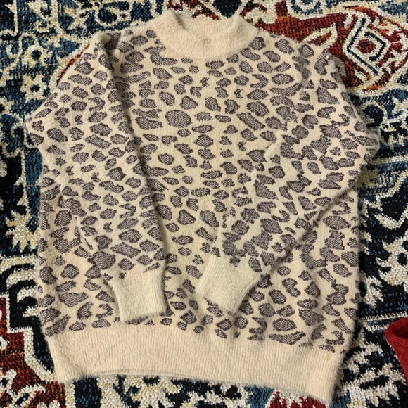 Leopard Sweater - Picture 1 of 2